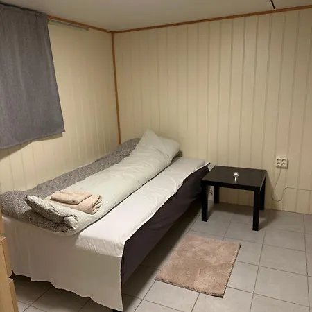 Cozy Basement With 2 Bedrooms *